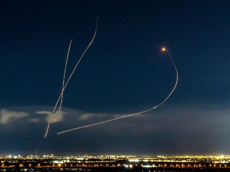 A plane crash in Los Angeles, an ecological event in Oman, and two revelations about financial exploitation surfaces in social-media feeds on 23 April 2026.