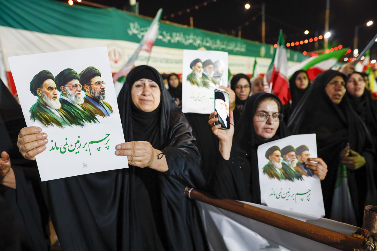 Commemorating 40th day of martyred leader in Ahvaz