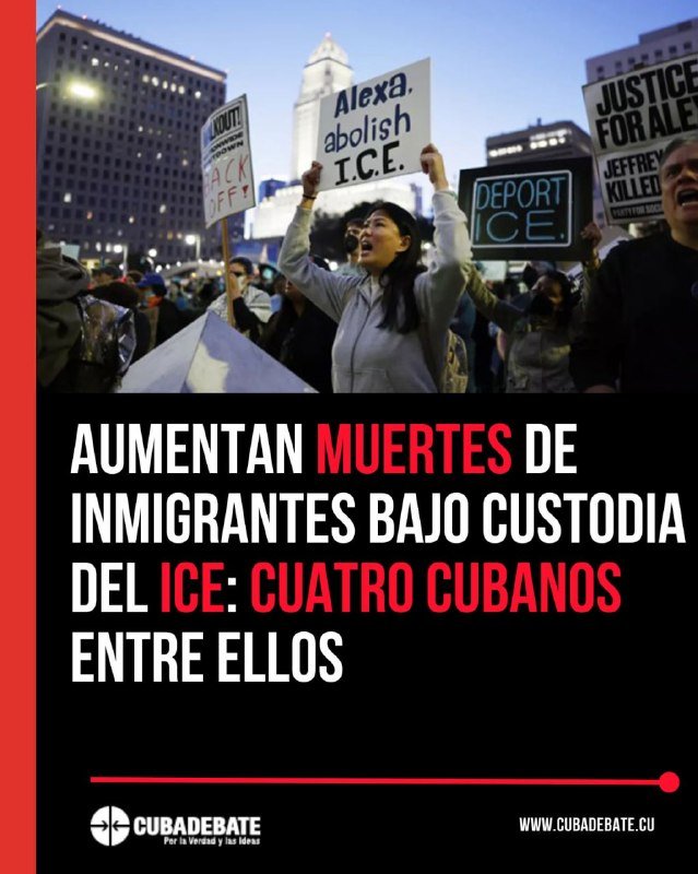 Protesters hold signs reading "Abolish ICE," "Deport ICE," and "Justice for Alexa" during a nighttime demonstration, above a Spanish-language headline about immigrant deaths in ICE custody.