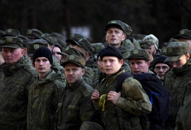 Russia launched a massed cruise missile attack on Kyiv overnight, with local channels reporting multiple strikes and fires across the government quarter near the Verkhovna Rada as air defences engaged incoming projectiles.