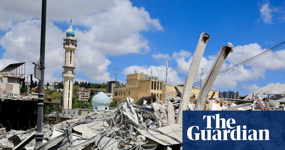 Across roughly forty minutes on the night of 9–10 June 2026, Iranian state outlets confirmed repeated explosions at the strategic port of Bandar Abbas and the adjacent coastal town of Jask — a sequence whose military authorship, casualty fo…