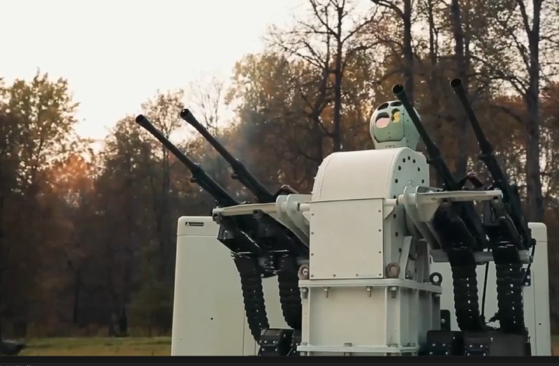 Russian short-range air defence system, identified by the Two Majors channel as ‘Zubr’, photographed on combat duty protecting administrative and fuel and energy sites.