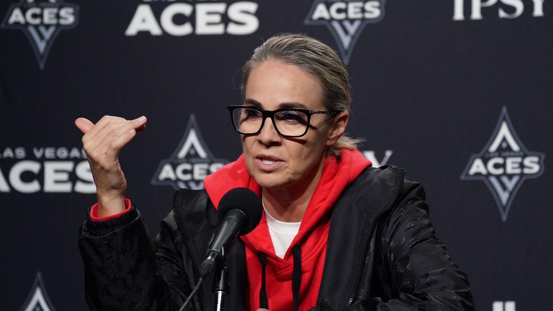 A day after the Knicks clinched the title, Aces coach Becky Hammon declined to apologise for saying small guards cannot lead title teams, conceding only that Brunson is exceptional.