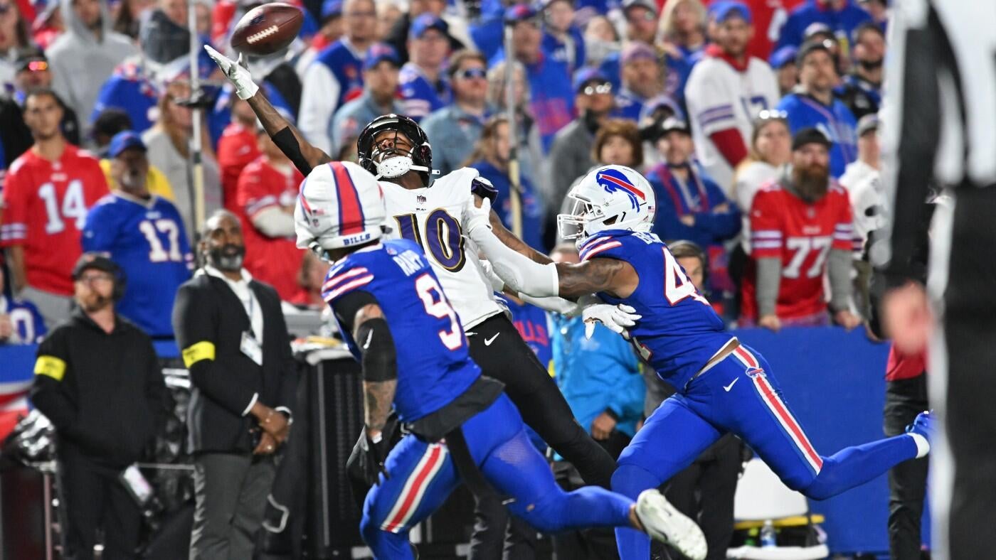 Five-time Pro Bowler DeAndre Hopkins says he will not force a signing this off-season — a patient stance that is already redrawing the veteran receiver market.