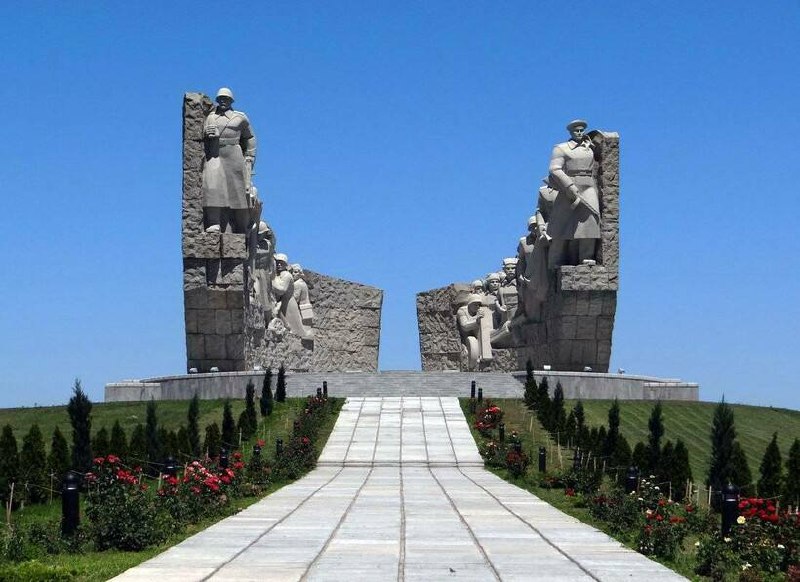 A missile strike on a WWII memorial complex in Russia's Rostov region during a public festival injured twelve people.