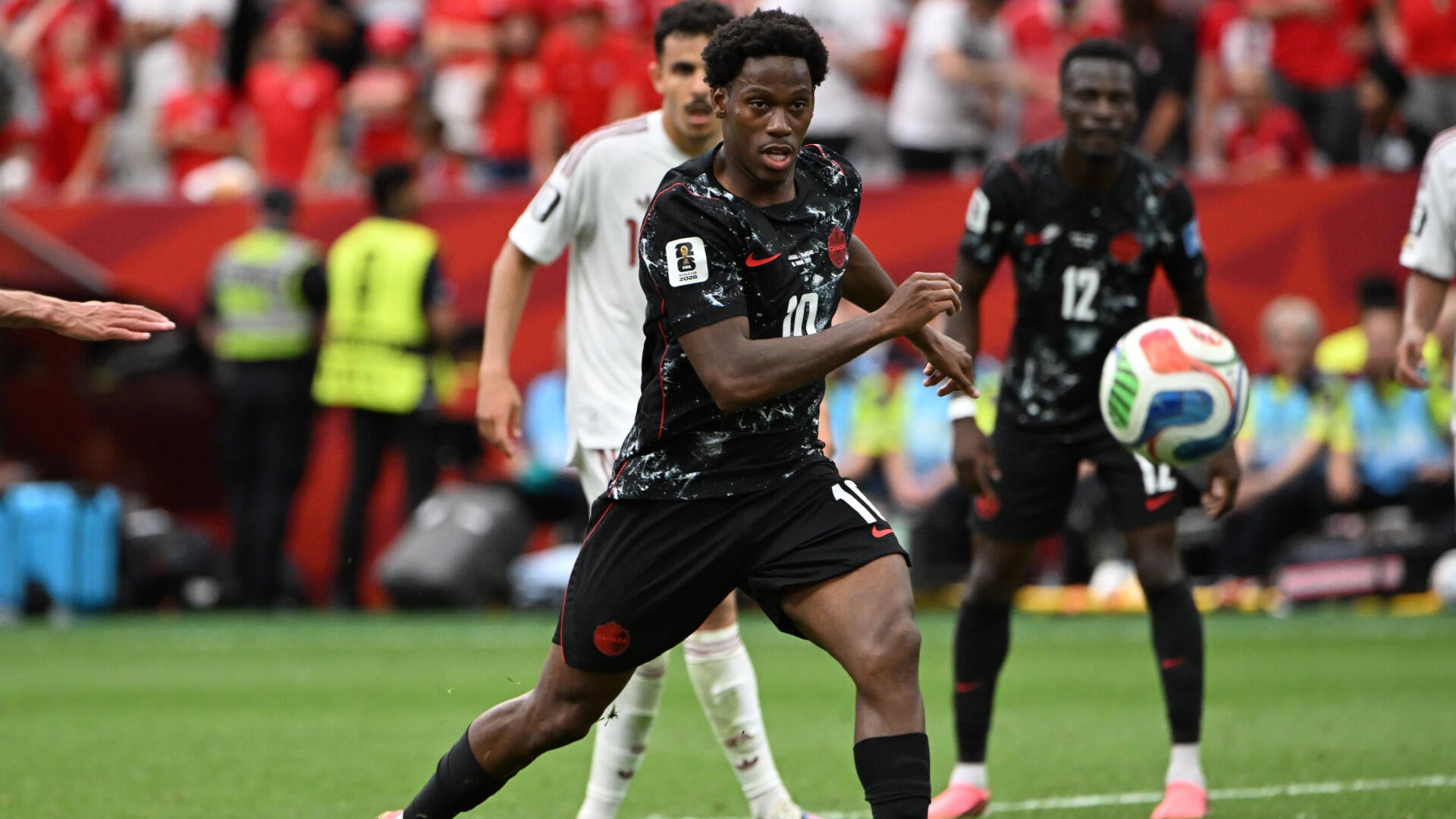 Hong Myung-Bo quits a day after South Korea's early exit, while Canada and South Africa step into the first-ever Round of 32 with sixteen years of history weighing on Bafana Bafana.