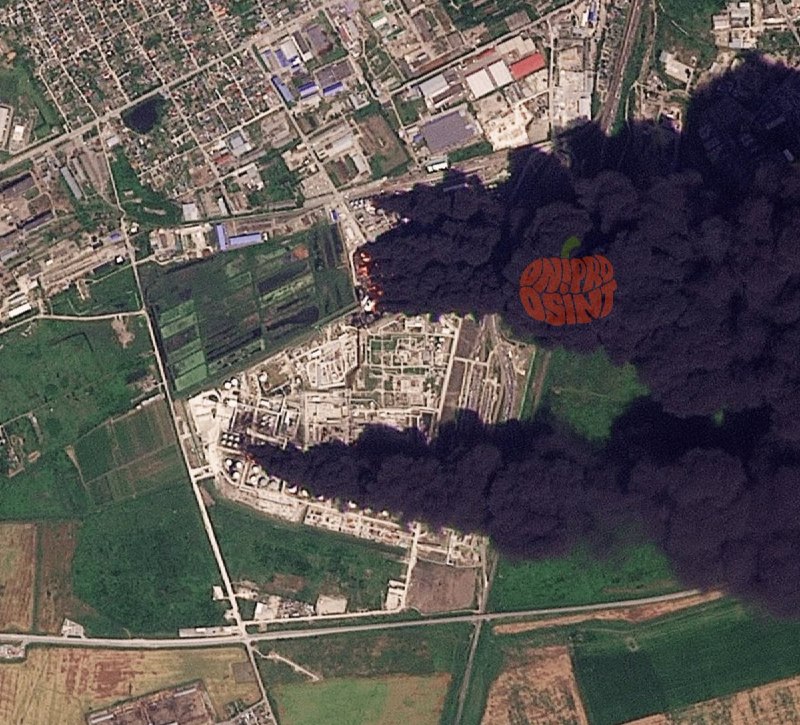 A satellite map shows a red trajectory line ending in an explosion icon near Mykolaiv, with yellow text reading "t.me/AMK_Mapping on Telegram @AMK_Mapping_on X."