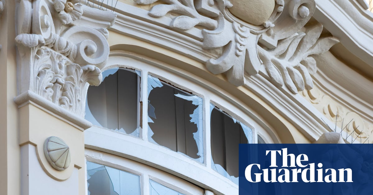 A viral outbreak advisory, a noise-based flight rule, and a judicial rebuke landed the same week — and together suggest the limits of top-down authority in 2026 are being renegotiated case by case.