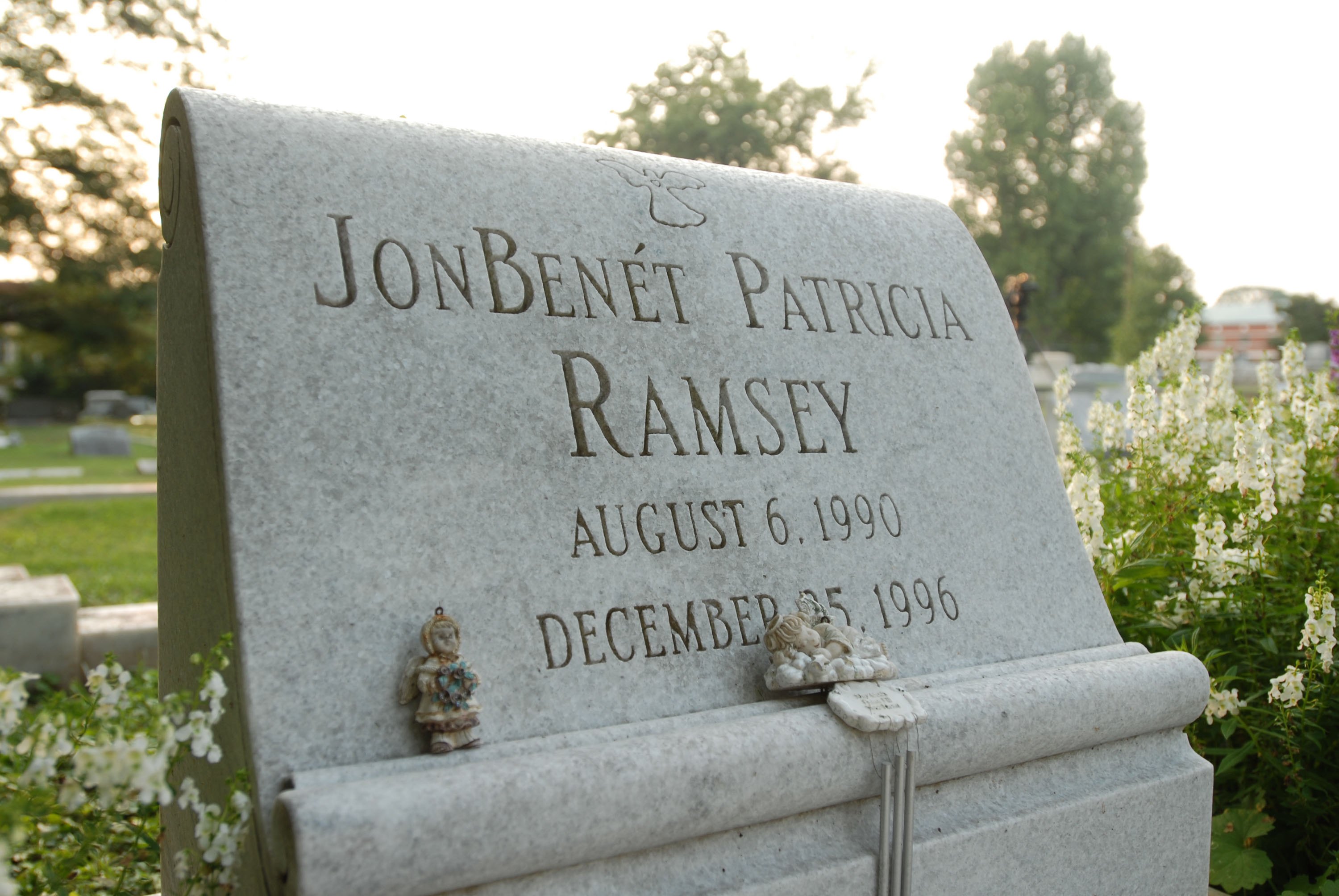 A scripted JonBenét Ramsey limited series headlined by Melissa McCarthy and Clive Owen has moved from Paramount+ to Netflix, the latest sign that prestige true-crime is migrating to whichever platform will pay for it.