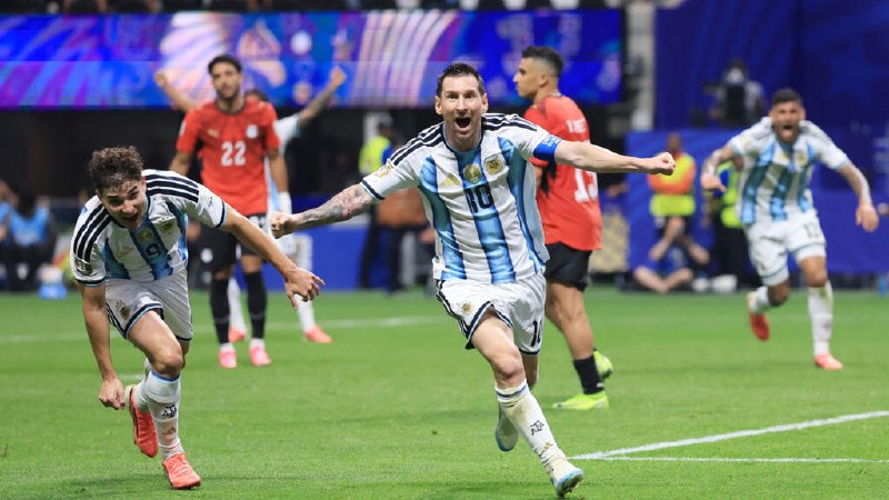 Down two with eleven minutes to play, Argentina reminded a Global South co-host that defending champions do not play the clock — they play the room.