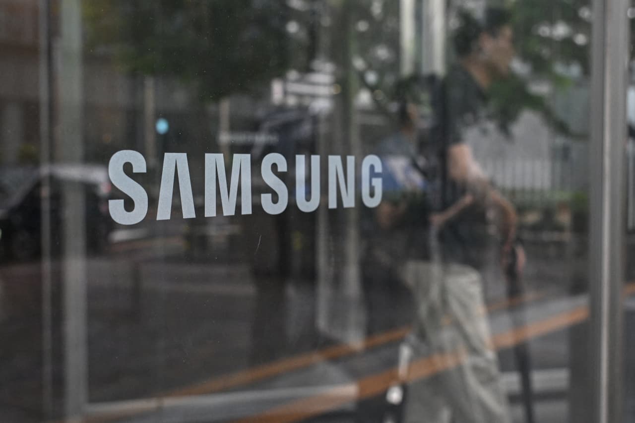 Samsung Electronics posted a 19-fold year-on-year surge in second-quarter operating profit on the back of an acute memory shortage, yet its shares slid as investors questioned whether the AI-led boom can sustain itself beyond a single cycle…