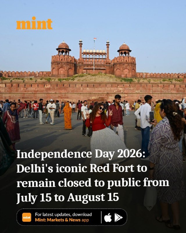 The image is a Mint news graphic overlaid on a photograph of visitors gathered before the red sandstone Red Fort in Delhi.