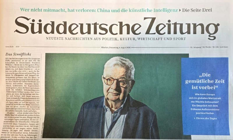 The front page of the Süddeutsche Zeitung newspaper dated August 6, 2021, features a portrait of an older bespectacled man alongside German columns and a blue quote box.