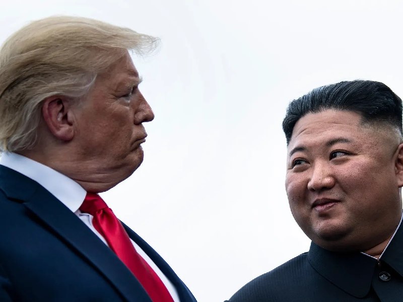 A composite image circulated by a war-monitoring channel on 18 August 2026 alongside the WSJ report on Trump's push for a Kim meeting.