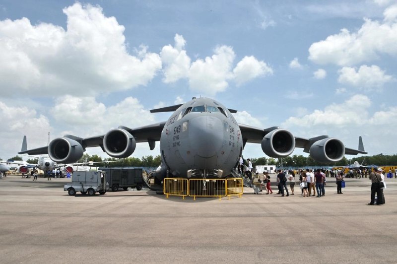 A US Air Force C-17A Globemaster III on the apron, the type of aircraft reported to have flown CIA Director John Ratcliffe from Riga to Moscow Vnukovo on the morning of 25 August 2026.