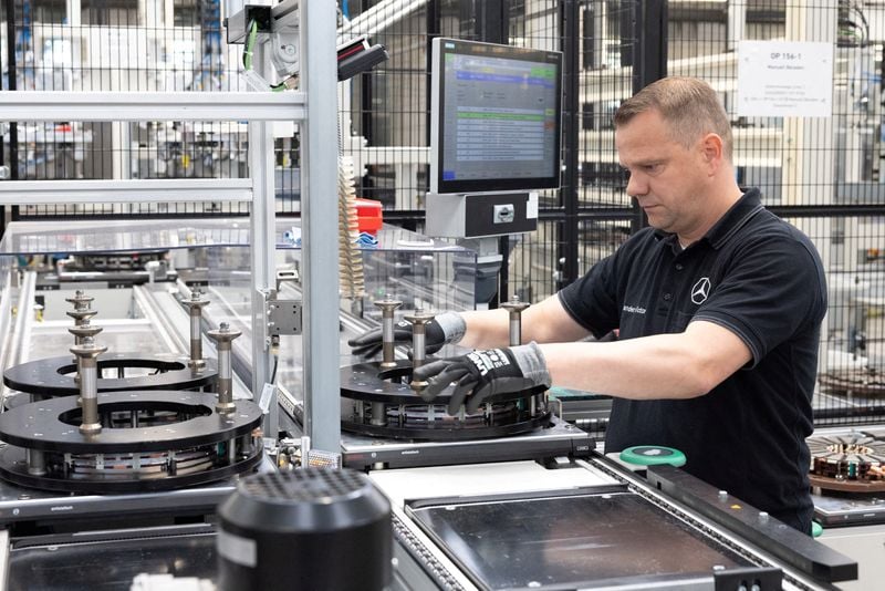 File image used by Investing.com alongside its 25 August 2026 relay of Destatis's Q2 2026 German growth estimate.