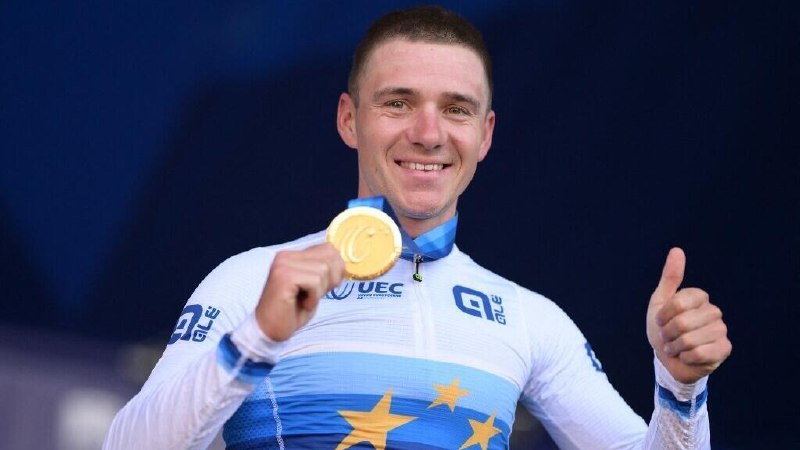 Remco Evenepoel crosses the line in Sencur to take the European road race title on 4 October 2026.