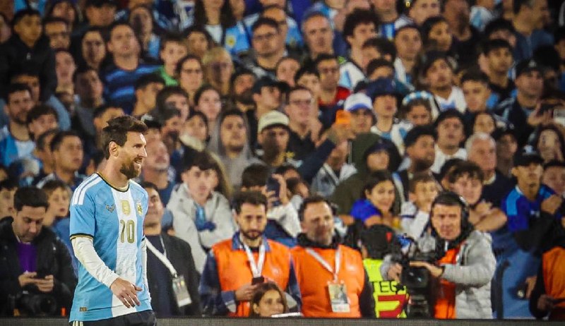 Lionel Messi waves to supporters during his final appearance for Argentina in Buenos Aires on 7 October 2026.