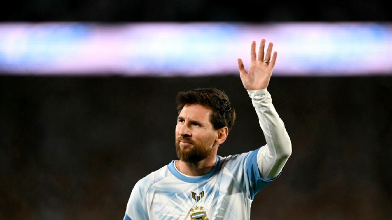 Lionel Messi acknowledges the crowd after scoring in his final match for Argentina, a 3-0 friendly win over Benin on 7 October 2026.